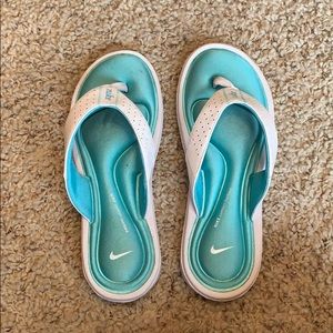 nike flip flops